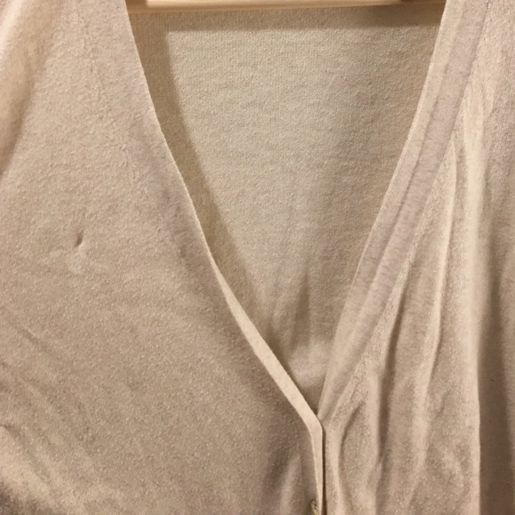 Cozy GAP Cream Cardigan 🍂 - Picture 2 of 4